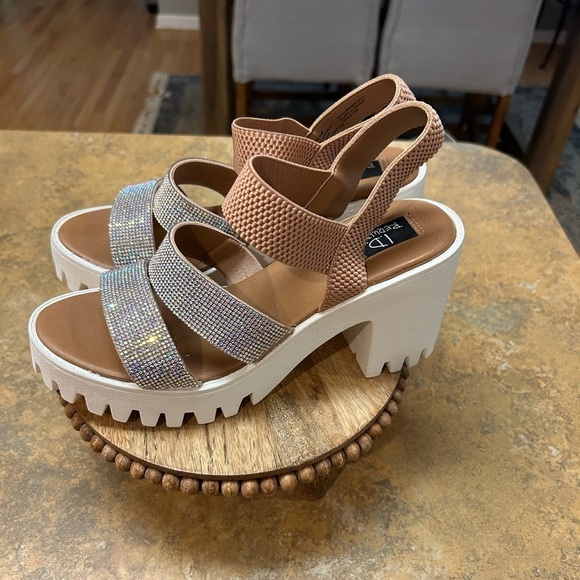 I D Required Platform Funky Sandals - Picture 5 of 10